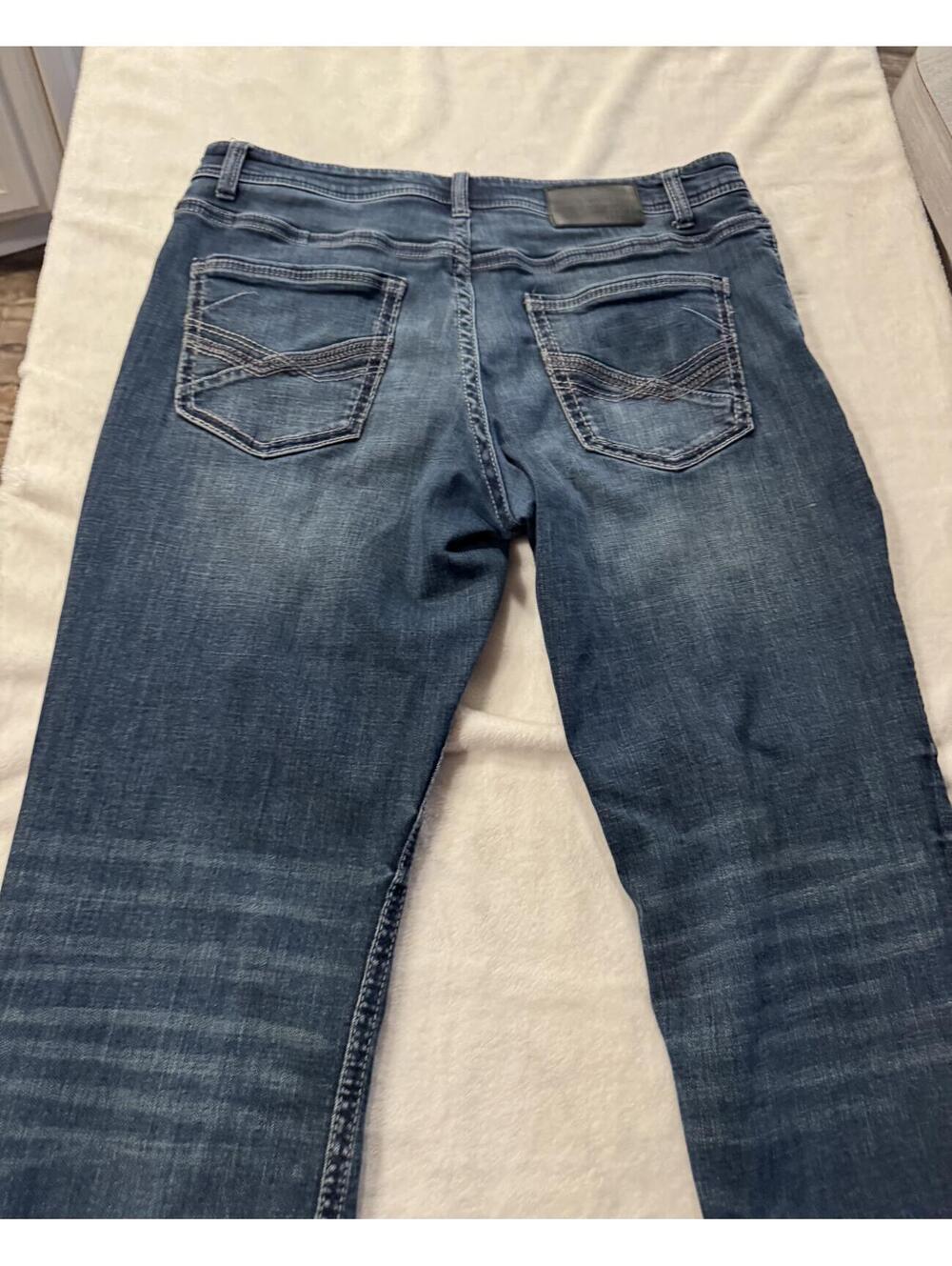 BKE Buckle Men's Jeans Size 34x30 Blue  Denim  Jake Model  Relaxed Fit